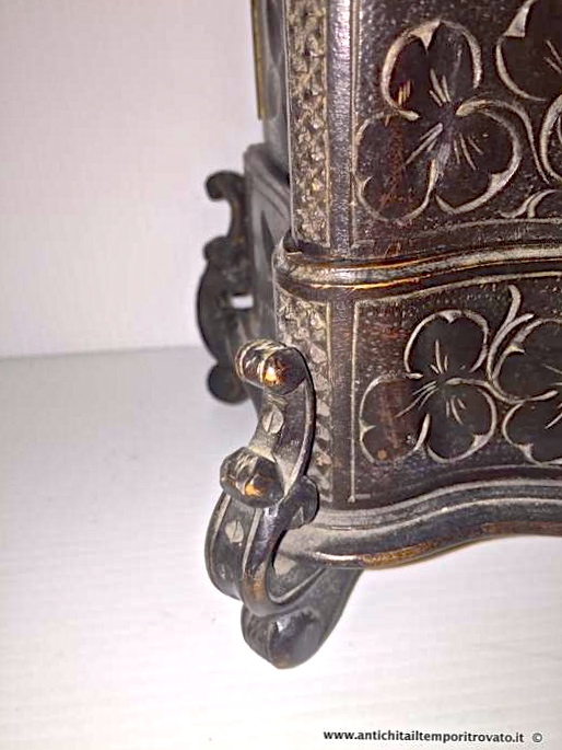 Oggettistica d`epoca - Scatole varie - Portagioielli con uccellino scolpito Antico portagioie in legno con trifogli incisi - Immagine n°8  