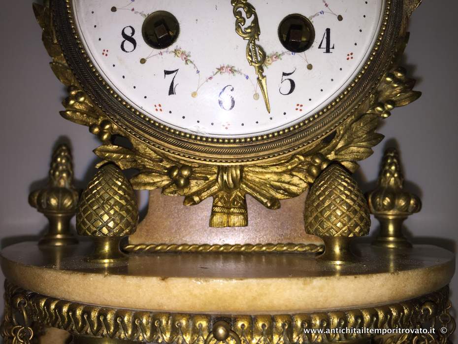 Oggettistica d`epoca - Orologi e portaorologi - Antico orologio francese a pendolo Orologio francese in marmo con colonne - Immagine n°6  