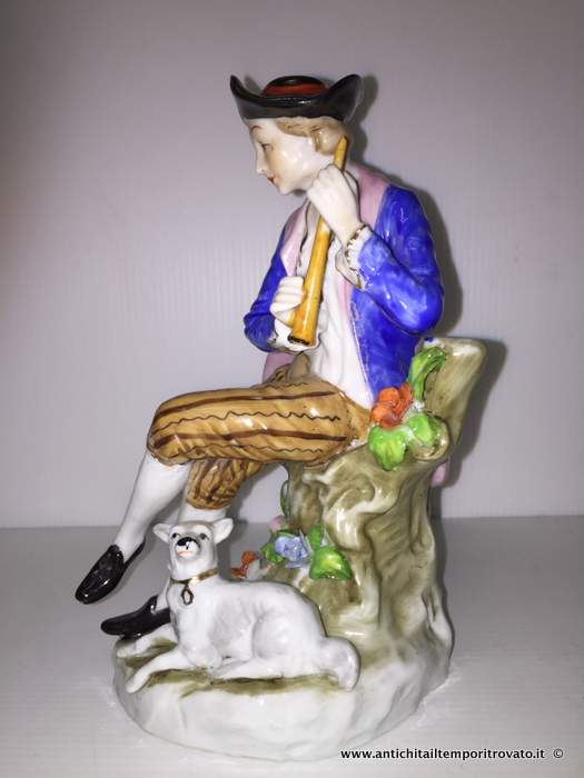 Oggettistica d`epoca - Statue e statuine - Antica statuina in ceramica policroma Antica statuina: giovane con cane - Immagine n°2  
