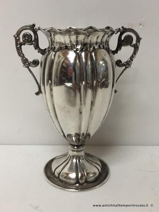 Antico vaso in miniatura in argento con manici - Piccolo vaso in argento