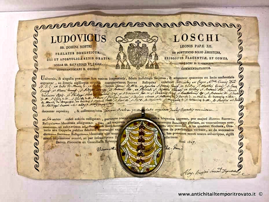 Antica reliquia del 1827 con Bolla Papale con 34 santi - Doppia teca con 34 santi in totale