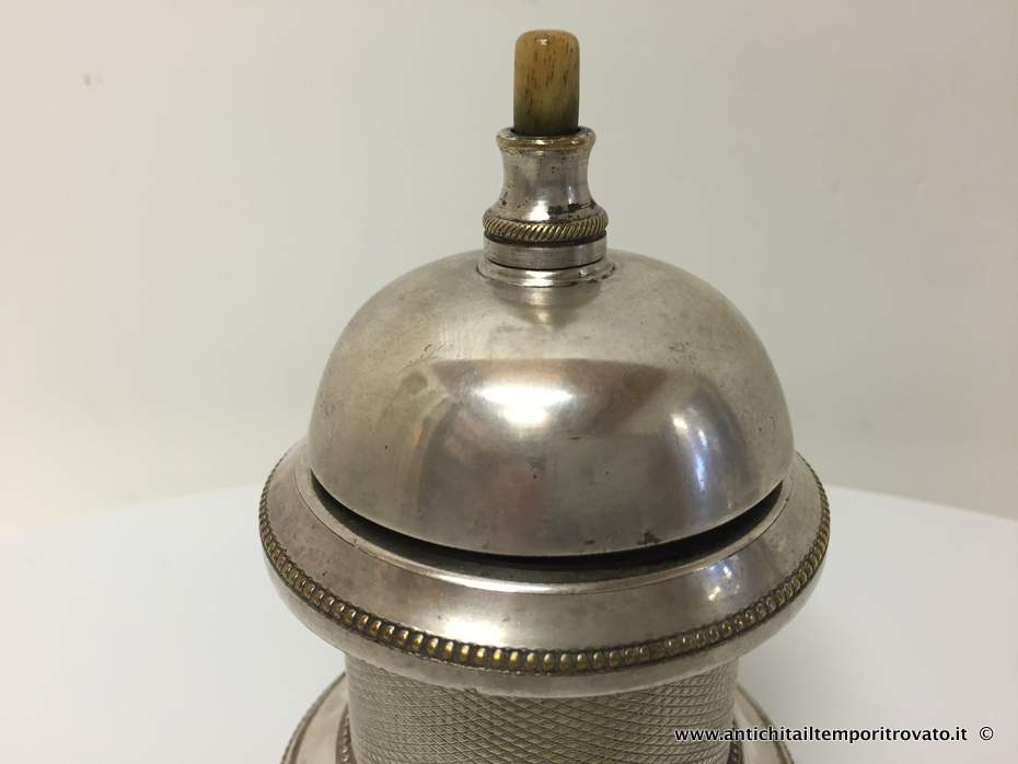Oggettistica d`epoca - Bronzo ottone ferro - Antico campanello da tavolo Campanello d`epoca - Immagine n°2  