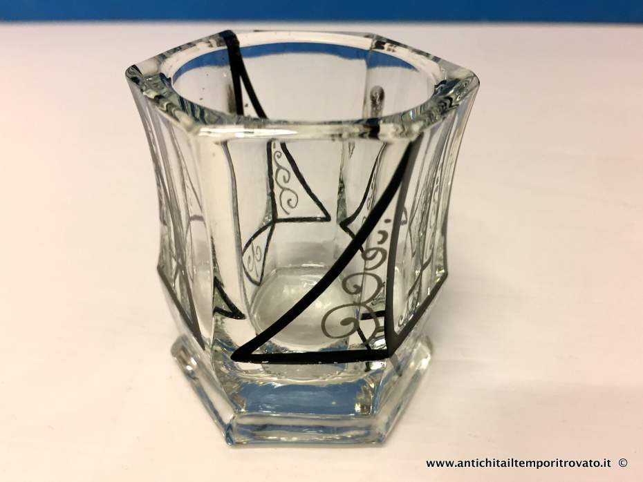 Oggettistica d`epoca - Vetri e cristalli - Bottiglia deco Bottiglia forma geometrica con bicchierini - Immagine n°5  
