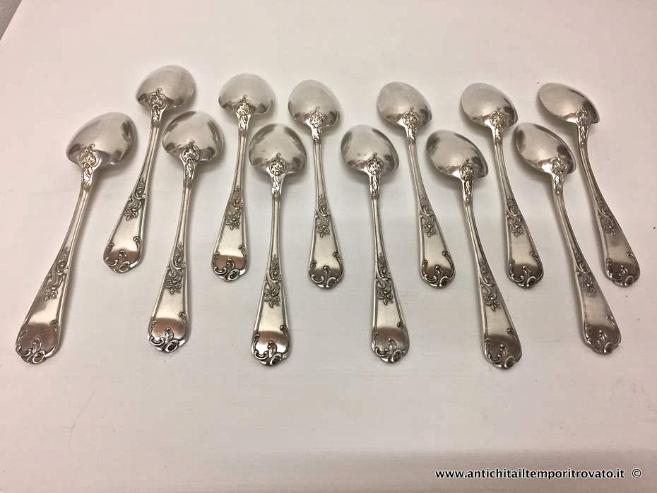 Sheffield d`epoca - Posate d`epoca - Antico set 12 cucchiaini francesi con decori floreali Serie di 12 cucchiaini francesi in metallo argentato - Immagine n°3  