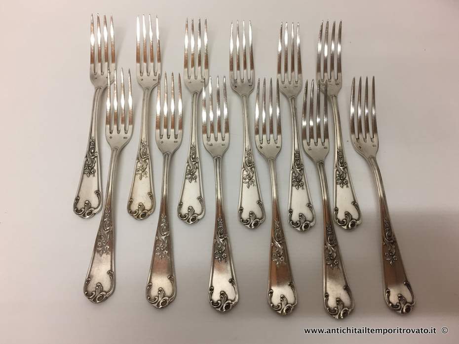 Sheffield d`epoca - Posate d`epoca
Antico set 12 forchette francesi - Serie di 12 forchette francesi in metallo argentato
Immagine n° 
