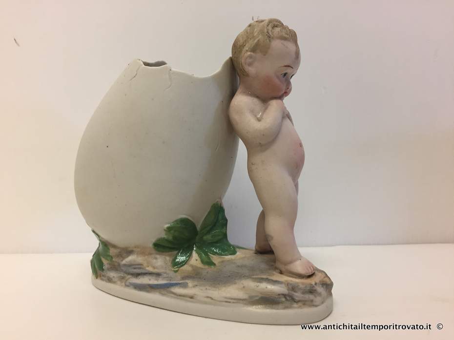 Oggettistica d`epoca - Statue e statuine - Antico bimbo in biscuit con uovo Antico bambino in biscuit - Immagine n°4  