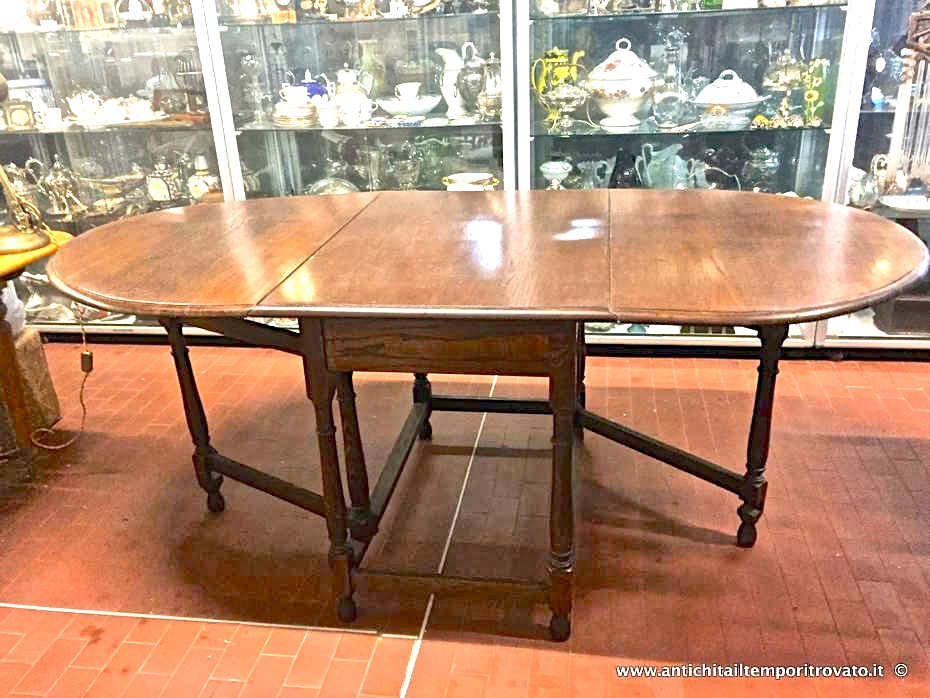Mobili antichi - Tavoli a bandelle  - Antico tavolo a bandellein mssello di rovere Antico tavolo in rovere inglese con alette - Immagine n°2  