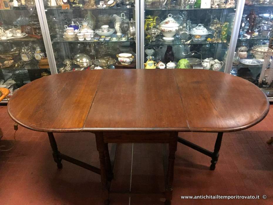 Mobili antichi - Tavoli a bandelle  - Antico tavolo a bandellein mssello di rovere Antico tavolo in rovere inglese con alette - Immagine n°3  