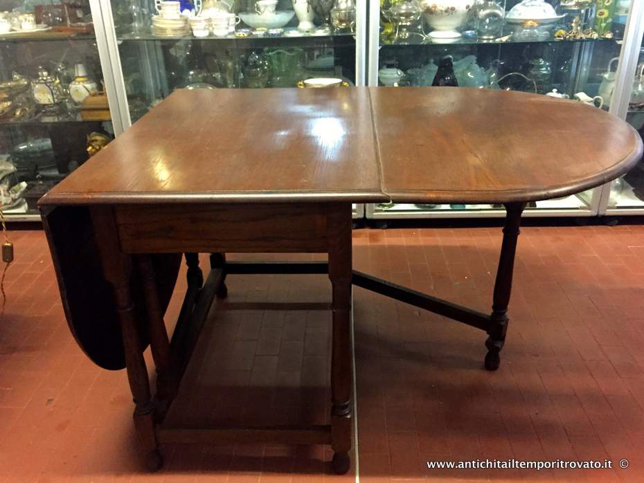 Mobili antichi - Tavoli a bandelle  - Antico tavolo a bandellein mssello di rovere Antico tavolo in rovere inglese con alette - Immagine n°4  