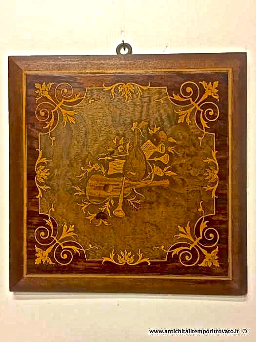 Oggettistica d`epoca → Oggetti in legno → Antica tarsia Sorrentina con strumenti musicali Antico quadro intarsiato a tema musicale
Anrtica e deliziosa placca in massello di mogano ed essenze varie (foto n°3) realizzata ad intarsio a Sorrento intorno agli anni 30. Essendo dotata del suo appendino originale, è stata …
... continua ...
Immagine:immagini/catalogo/5000/5548.jpg