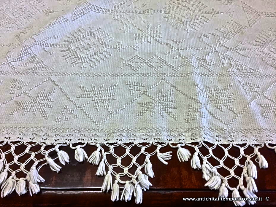 Antica coperta sarda realizzata a telaio - Coperta sarda con decori a carattere religioso