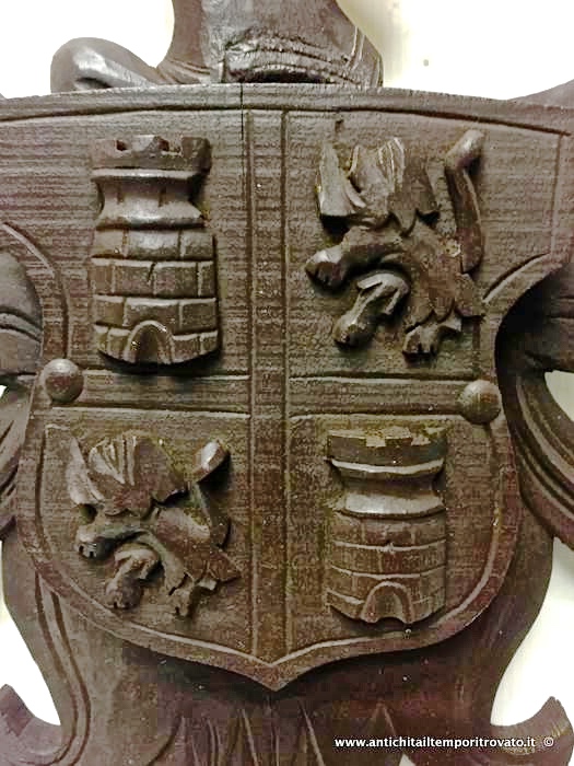 Oggettistica d`epoca - Oggetti in legno - Antico stemma in legno Stemma araldico in legno intagliato - Immagine n°3  