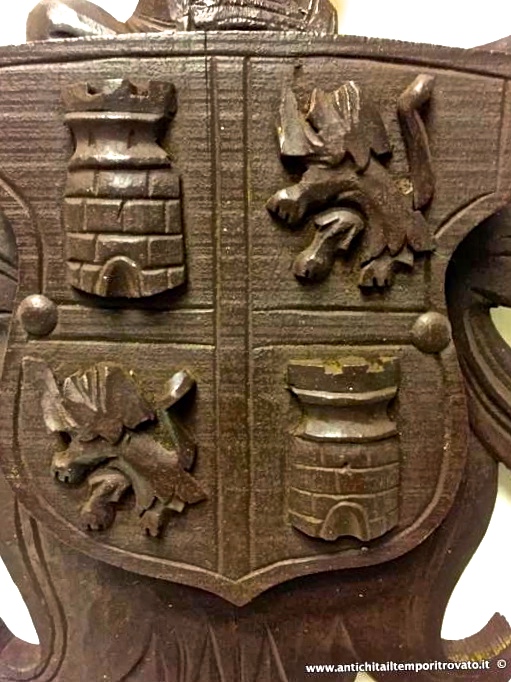 Oggettistica d`epoca - Oggetti in legno - Antico stemma in legno Stemma araldico in legno intagliato - Immagine n°4  