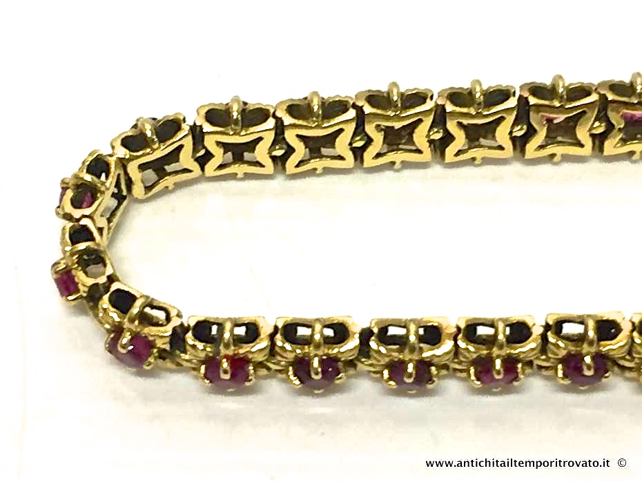 Gioielli e bigiotteria - Bracciali - Antico bracciale oro e rubini Bracciale in oro con 33 fiori con al centro rubini - Immagine n°2  