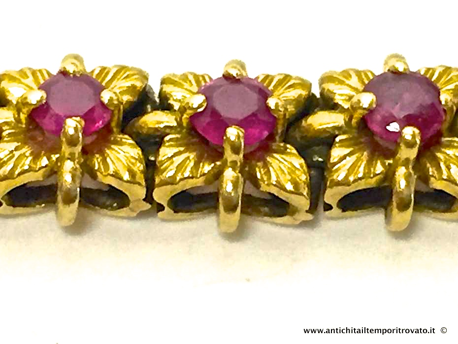 Gioielli e bigiotteria - Bracciali - Antico bracciale oro e rubini Bracciale in oro con 33 fiori con al centro rubini - Immagine n°3  