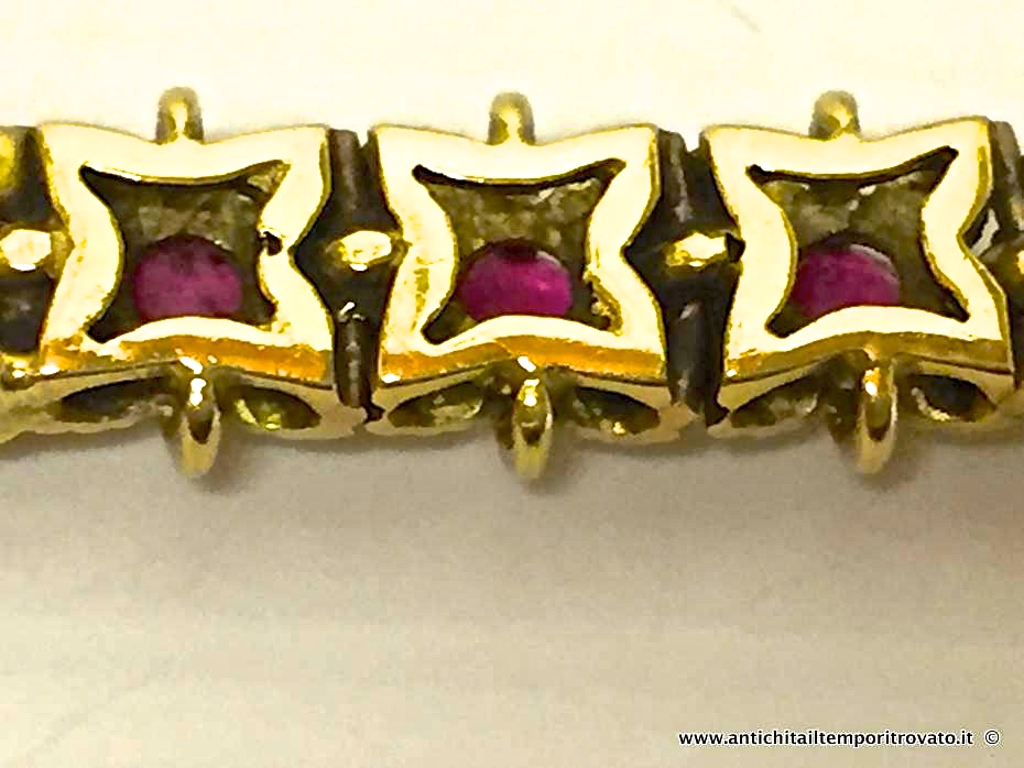 Gioielli e bigiotteria - Bracciali - Antico bracciale oro e rubini Bracciale in oro con 33 fiori con al centro rubini - Immagine n°7  