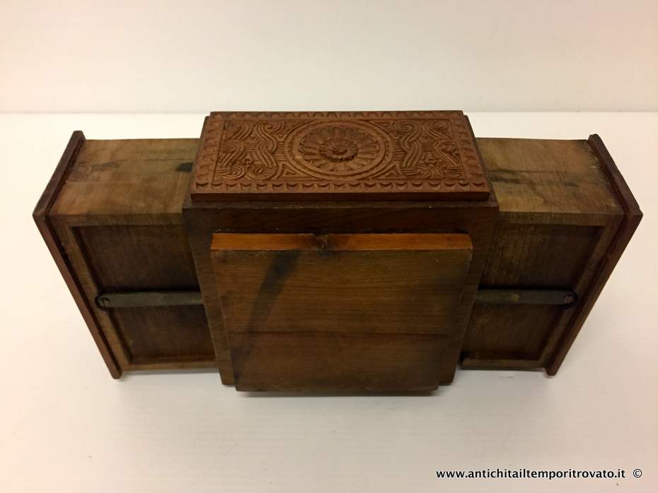Sardegna antica - Tutto Sardegna - Antica scatola in legno intagliato di Nonnis Scatola portagioie finemente intagliata in pezzo unico - Immagine n°7  