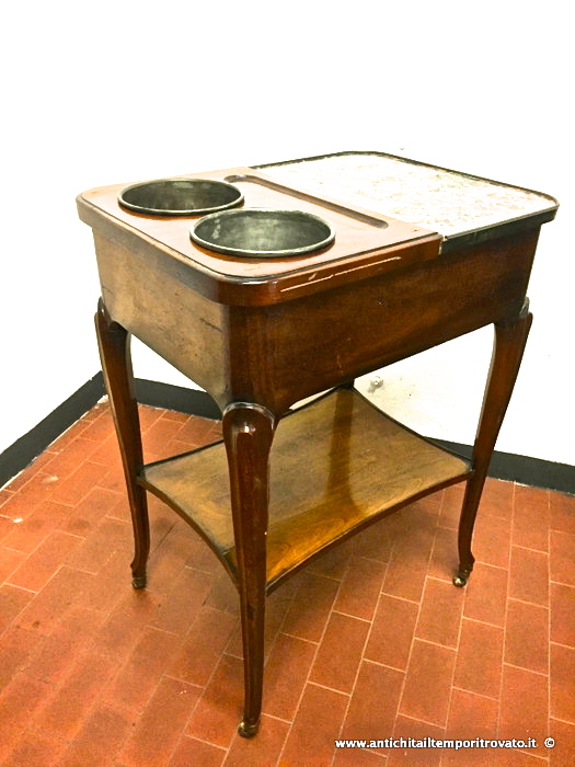Mobili antichi - Tavoli e tavolini - Antico tavolino da champagne Tavolino porta champagne con piccole rotelle - Immagine n°2  