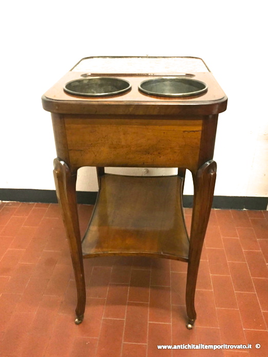 Mobili antichi - Tavoli e tavolini - Antico tavolino da champagne Tavolino porta champagne con piccole rotelle - Immagine n°3  