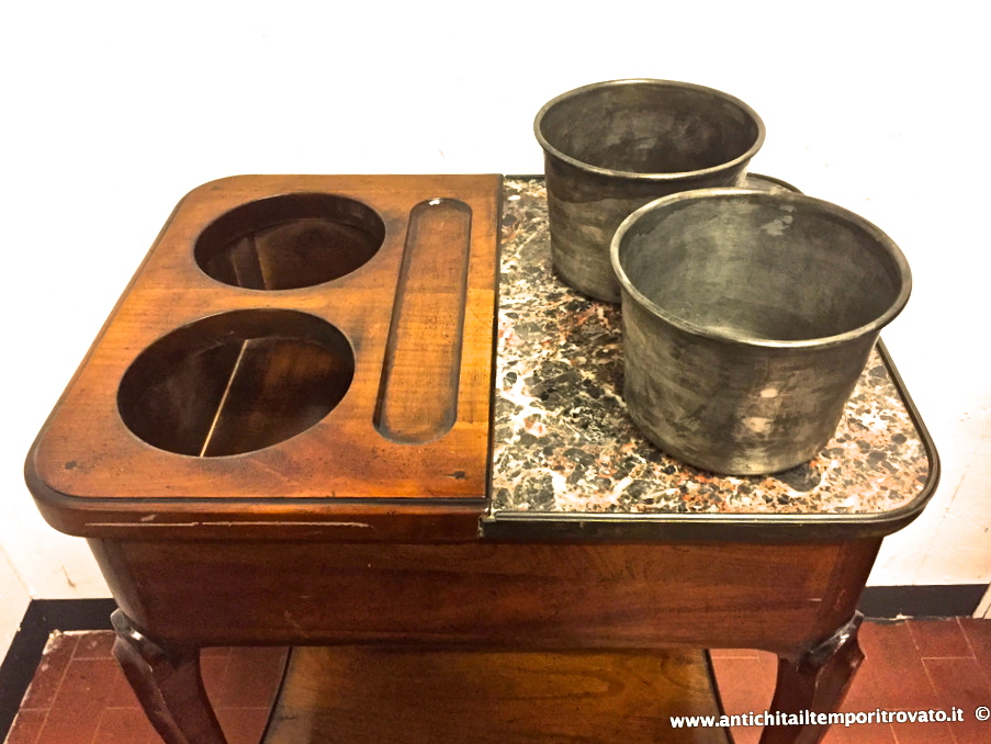 Mobili antichi - Tavoli e tavolini - Antico tavolino da champagne Tavolino porta champagne con piccole rotelle - Immagine n°5  