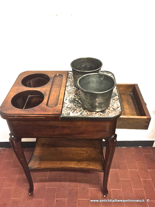Mobili antichi - Tavoli e tavolini - Antico tavolino da champagne Tavolino porta champagne con piccole rotelle - Immagine n°6  