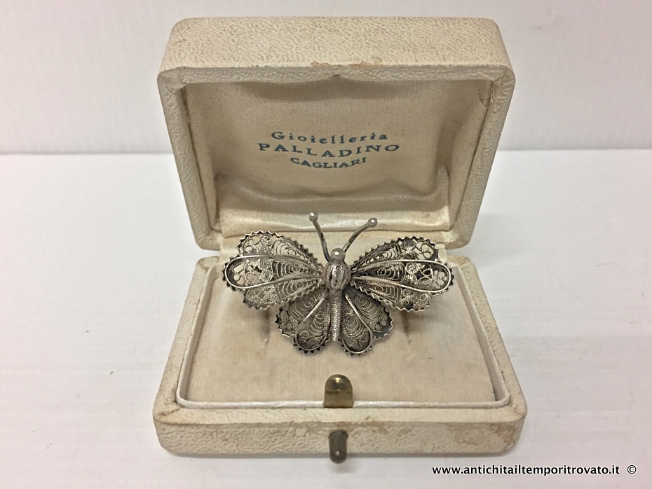 Piccola farfallina in argento 800 - Farfallina vintage in filigrana d`argento