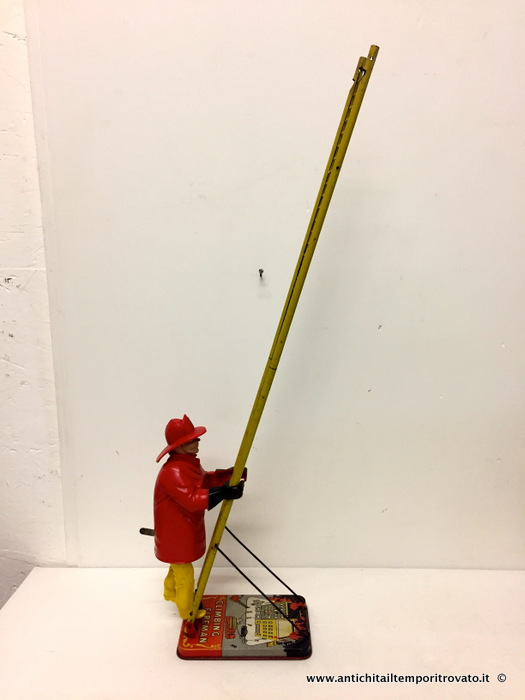 Antichita' il tempo ritrovato - Toy vintage: pompiere sale sulla scala