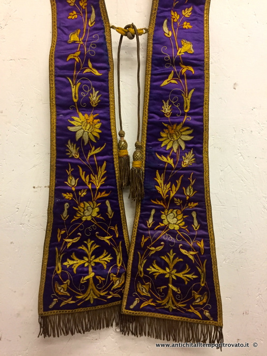 Antica stola sacerdotale viola ricamata in oro - Antica stola double face viola e beige ricamata a mano