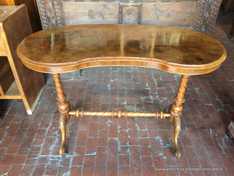 Mobili antichi - Tavoli e tavolini - Antico tavolino Vittoriano a fagiolo in noce e radica Tavolino da salotto Vittoriano detto a fagiolo - Immagine n°2  