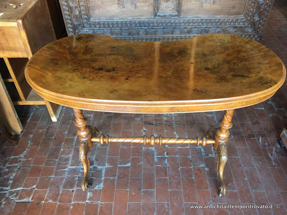 Mobili antichi - Tavoli e tavolini - Antico tavolino Vittoriano a fagiolo in noce e radica Tavolino da salotto Vittoriano detto a fagiolo - Immagine n°8  