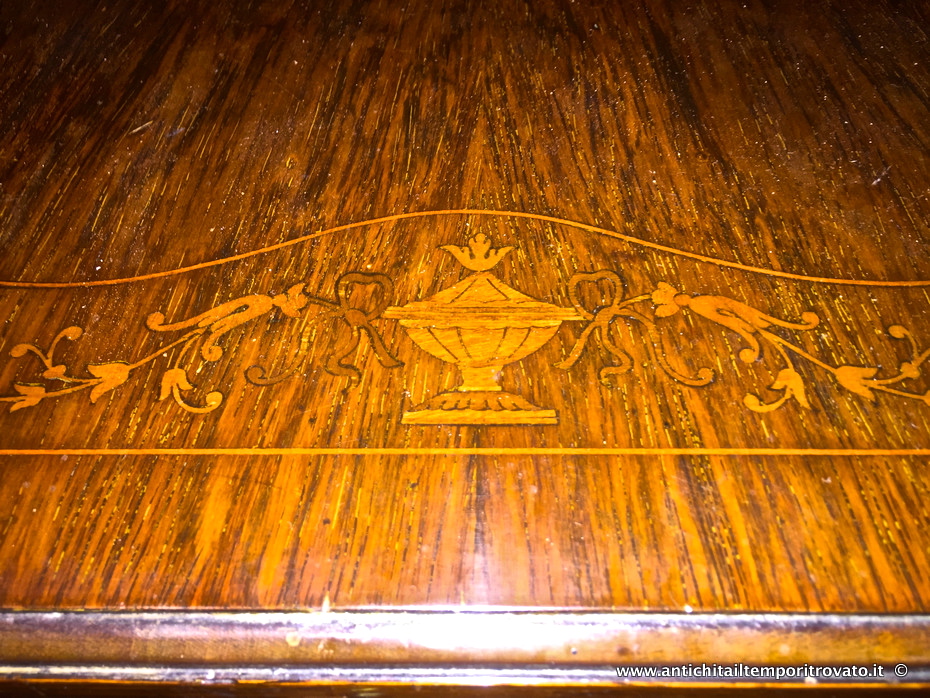 Mobili antichi - Tavoli e tavolini - Tavolino in palissandro intarsiato Antico tavolino inglese da salotto - Immagine n°3  