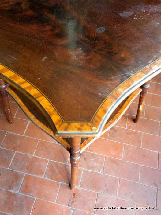 Mobili antichi - Tavoli e tavolini - Tavolino Edoardiano in piuma e bois de rose Antico tavolino da appoggio - Immagine n°2  