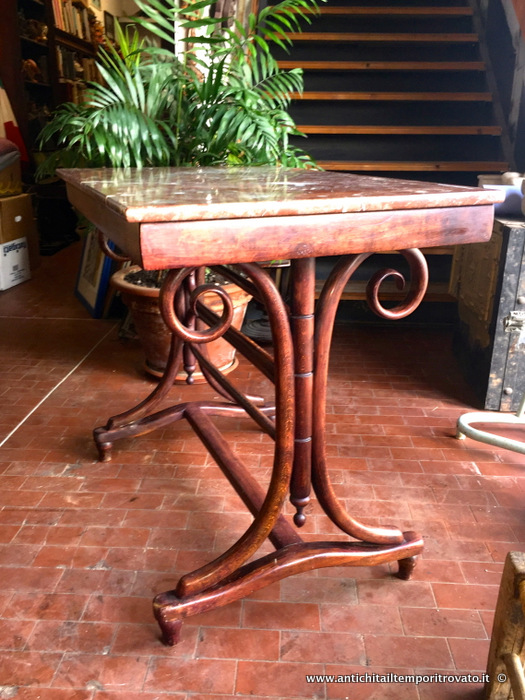 Mobili antichi - Tavoli e tavolini - Antico tavolo in faggio curvato a vapore Antico tavolo tedesco Mundus - Immagine n°2  