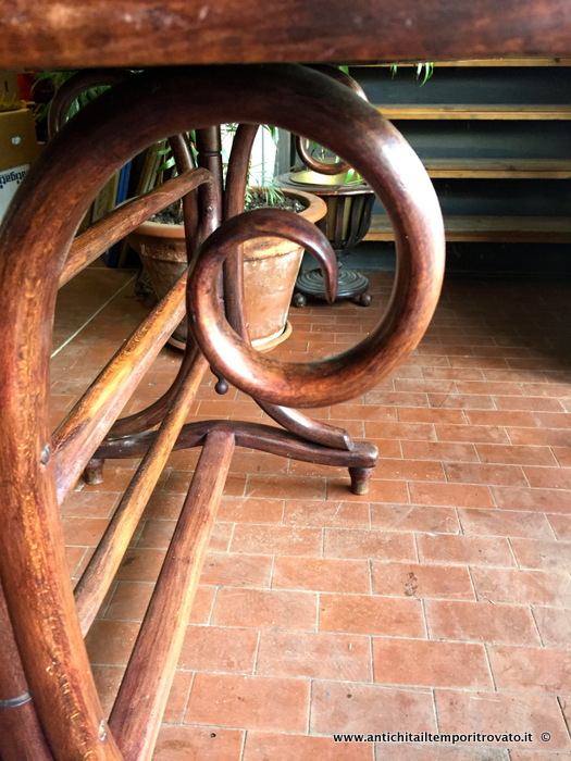 Mobili antichi - Tavoli e tavolini - Antico tavolo in faggio curvato a vapore Antico tavolo tedesco Mundus - Immagine n°6  