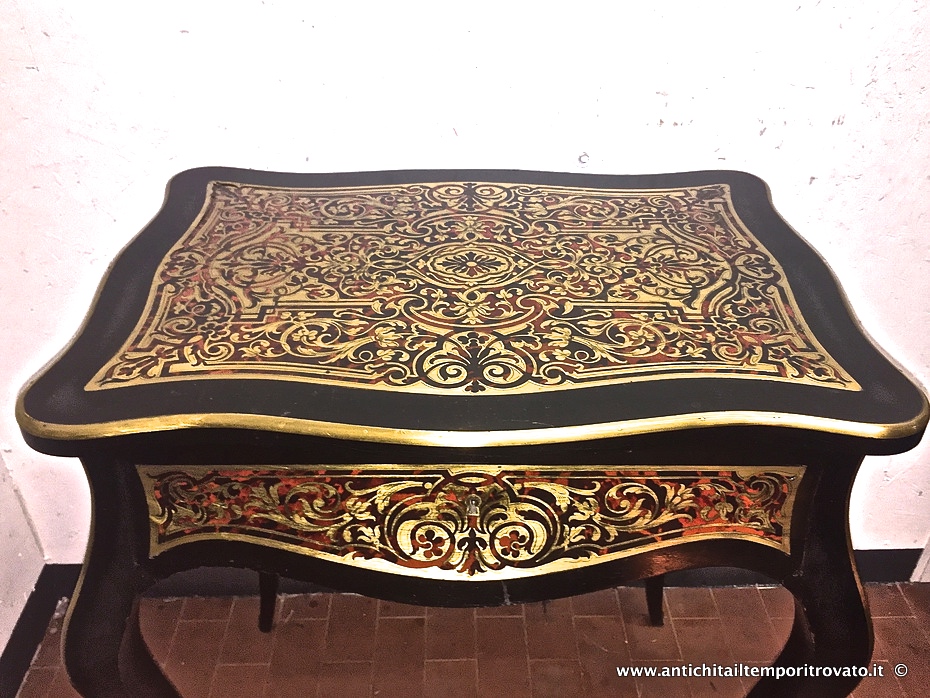 Mobili antichi - Tavoli e tavolini - Antico tavolo Boulle da signora Tavolino Napoleone III in ebano intarsi ottone - Immagine n°2  