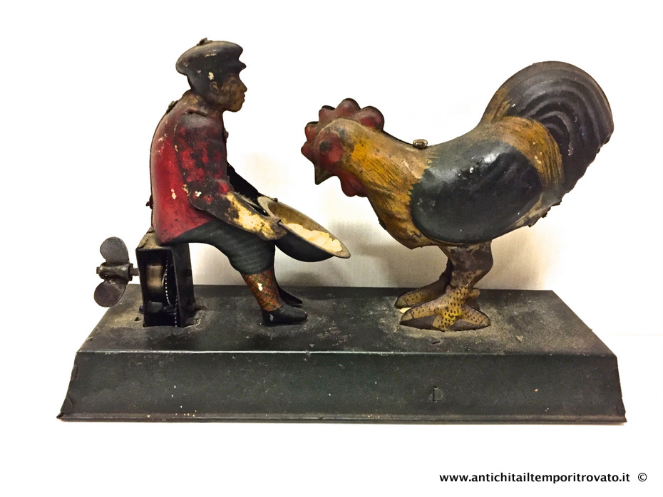 Antico gioco: ragazzo dà da mangiare ad un pollo - Antico gioco Giapponese a chiavetta : ragazzo e pollo