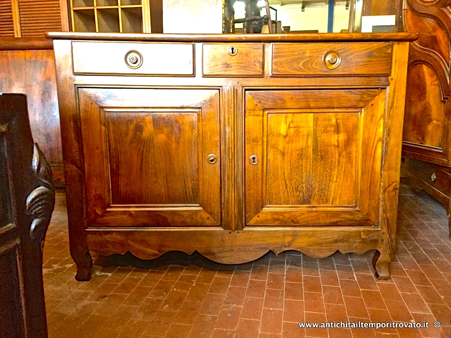 Antica credenza francese in castagno - Credenza francese con fascioni smerlati