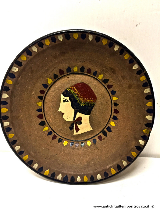 Antico piatto in terracotta di Federico Melis - Piatto dipinto a freddo: Urbania: Federico Melis