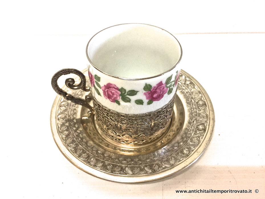 Oggettistica d`epoca - Tazze da collezione - Antica tazza porcellana e argento decorata con roselline - Immagine n°2  