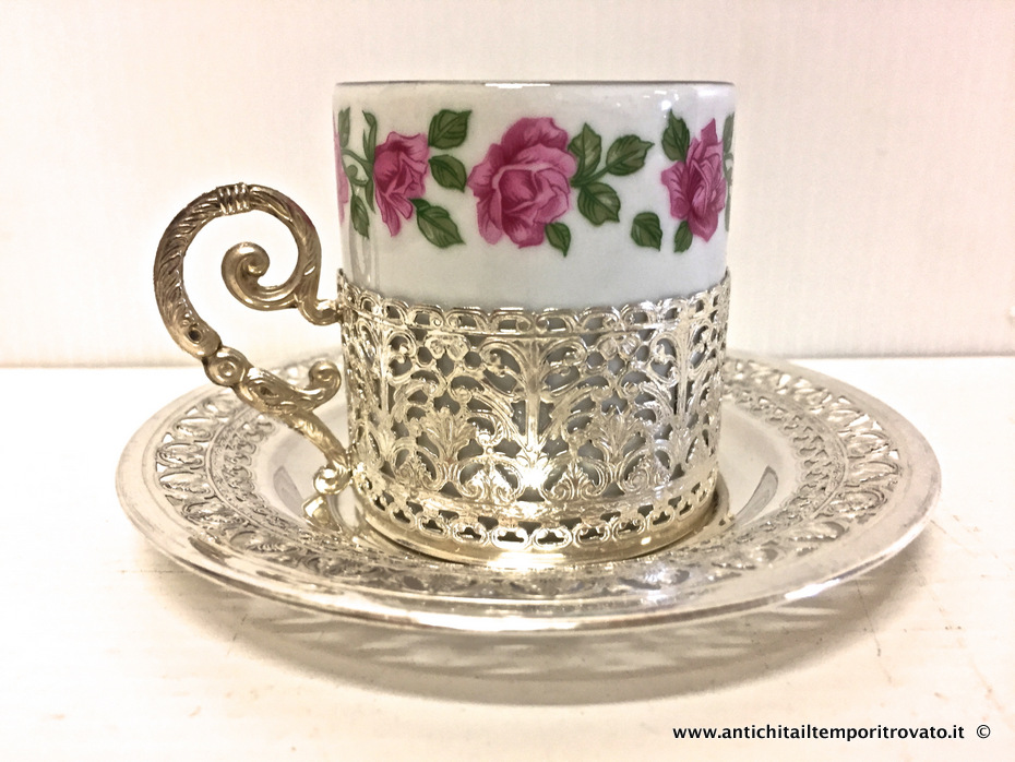 Oggettistica d`epoca - Tazze da collezione - Antica tazza porcellana e argento decorata con roselline - Immagine n°3  