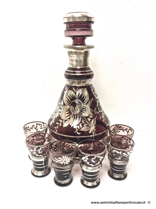 Antica bottiglia da rosolio con sei bicchierini - Antica bottiglia con decori floreali dipinti in argento