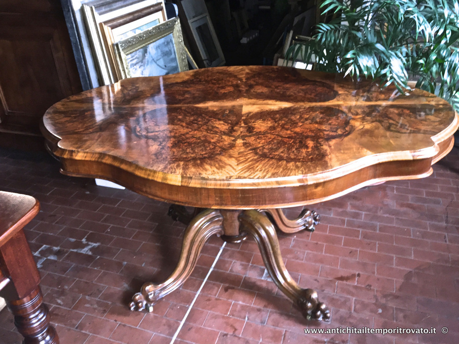 Mobili antichi - Tavoli e tavolini - Antico tavolo a vela in radica di noce Antico grande tavolo a vela Vittoriano - Immagine n°8  