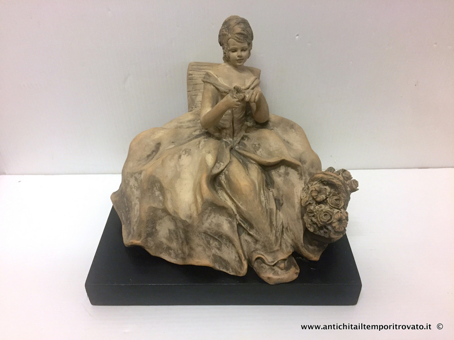 Oggettistica d'epoca → Statue e statuine → Antica dama in terracotta firmata Bruno Tornati

Raffinata scultura italiana realizzata nel 1930 in terracotta: posta su base quadrata in legno ebanizzato, rappresenta una dama con i vestiti settecenteschi con un cesto di fiori (foto n°4). La …

... continua ...

