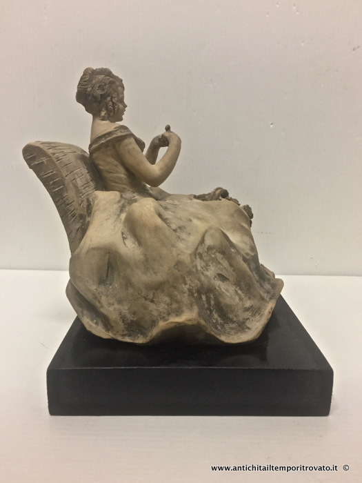 Oggettistica d`epoca - Statue e statuine - Antica dama in terracotta firmata Bruno Tornati - Immagine n°7  