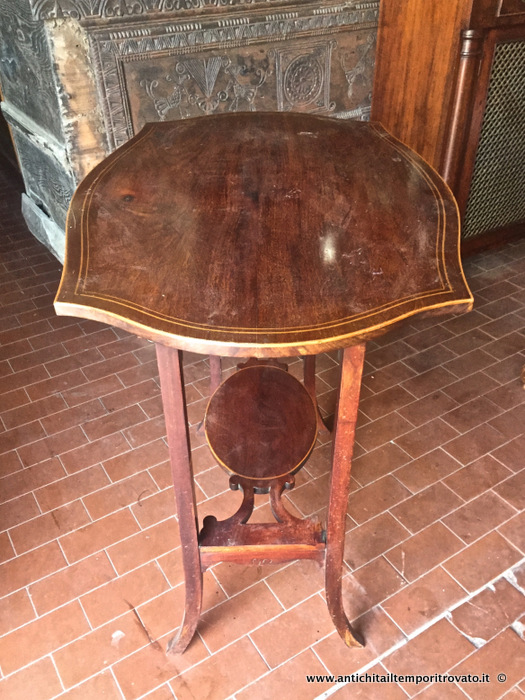 Mobili antichi - Tavoli e tavolini - Antico tavolino Edoardiano in massello di mogano filettato in legno di frutto  - Immagine n°2  