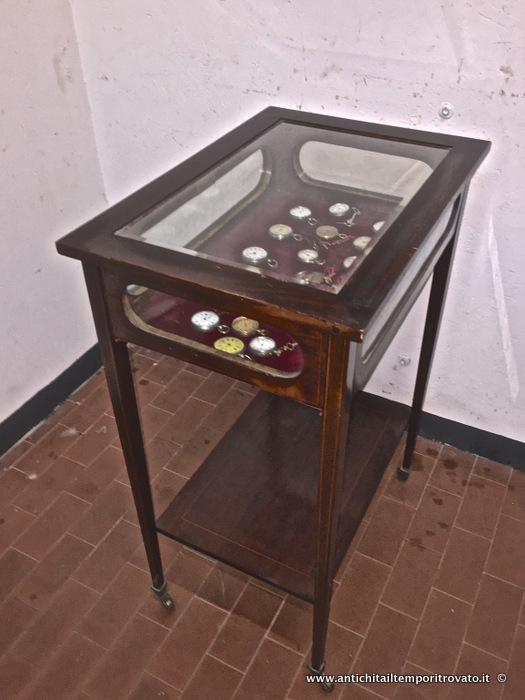Mobili antichi - Tavoli e tavolini - Antica teca in mogano filettato Antico tavolino bacheca in mogano - Immagine n°4  