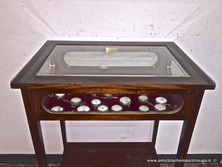 Mobili antichi - Tavoli e tavolini - Antica teca in mogano filettato Antico tavolino bacheca in mogano - Immagine n°8  