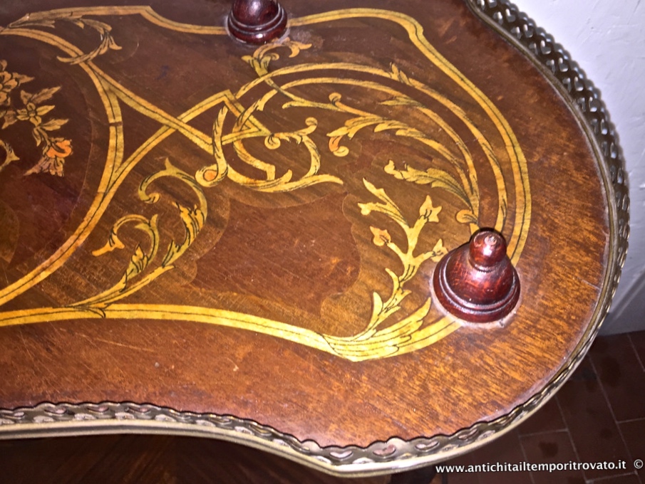 Mobili antichi - Tavoli e tavolini - Antico tavolino francese intarsiato Antico tavolino gueridon in mogano intarsiato - Immagine n°9  