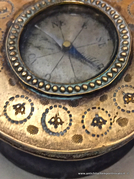 Oggettistica d`epoca - Calamai - Piccolo calamaio da collezione dell'800 Antico calamaio con bussola termometro e campanello - Immagine n°5  