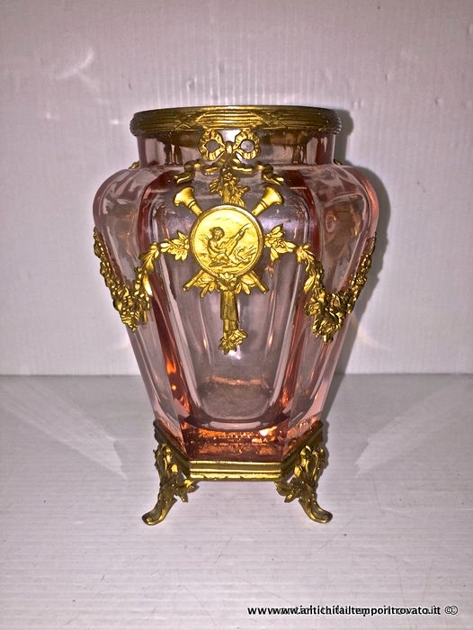 Antico vaso di piccole dimensioni in cristallo e bronzo - Antico vaso 240francese in cristallo rosato